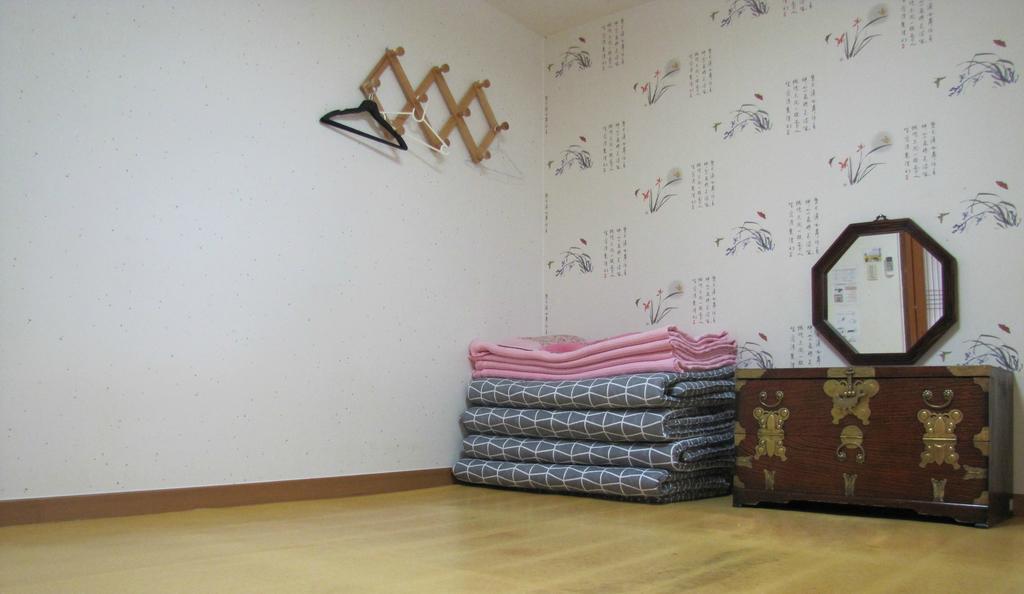 Empathy Hanok Guesthouse Тегу Екстериор снимка