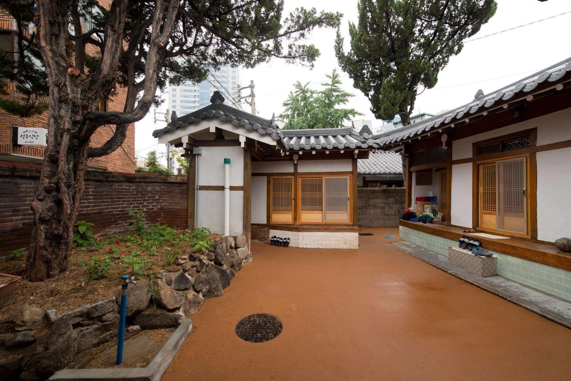 Empathy Hanok Guesthouse Тегу Екстериор снимка