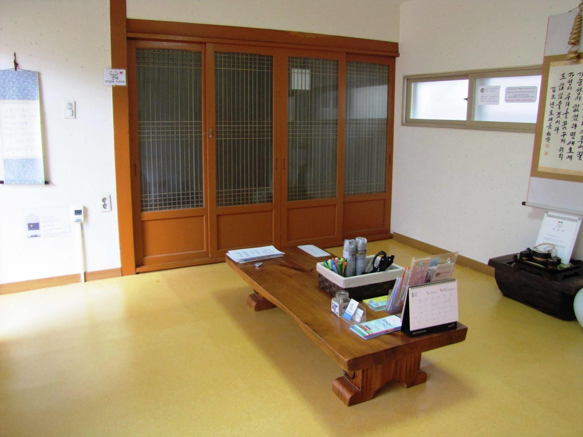 Empathy Hanok Guesthouse Тегу Екстериор снимка