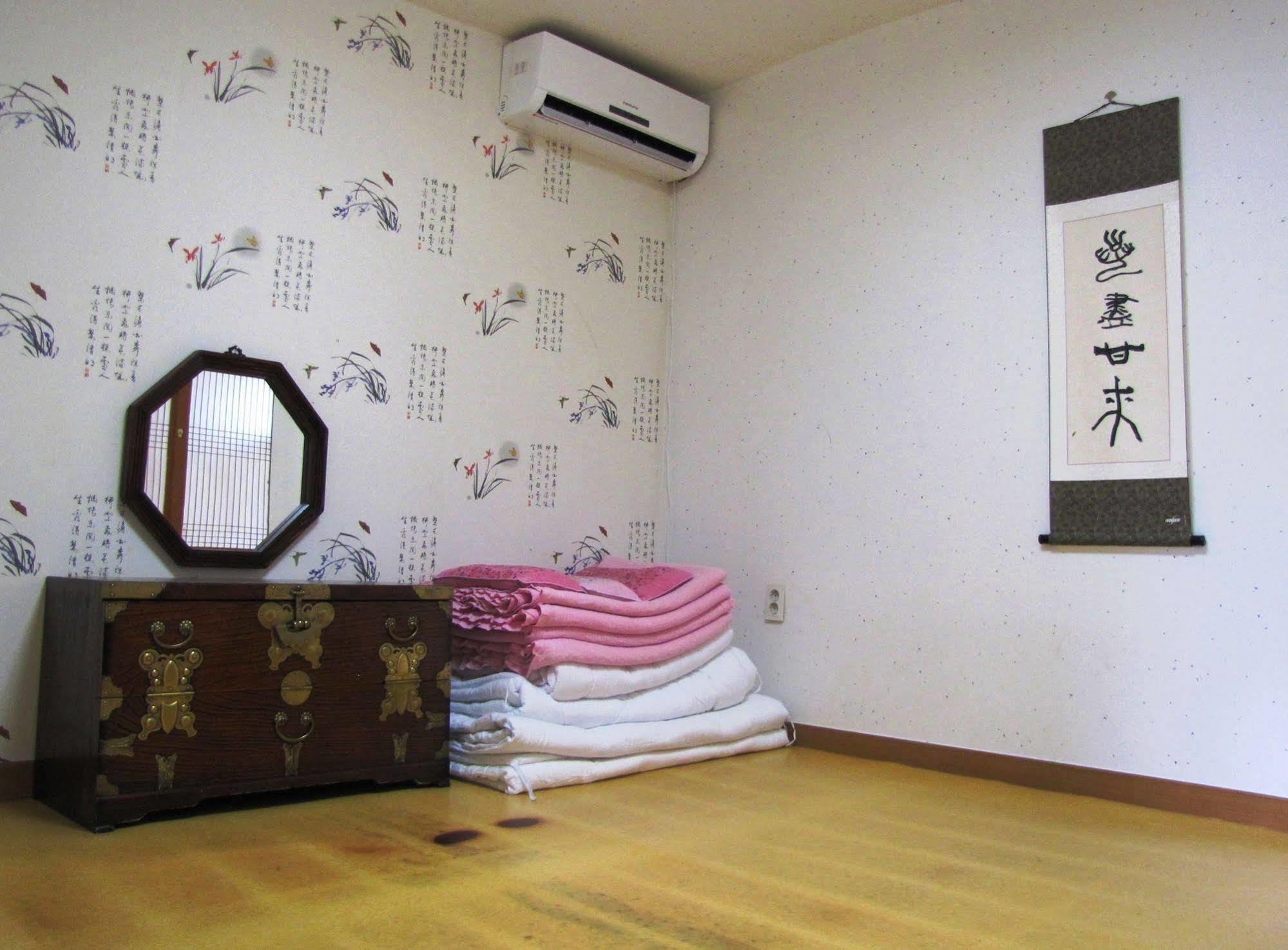 Empathy Hanok Guesthouse Тегу Екстериор снимка